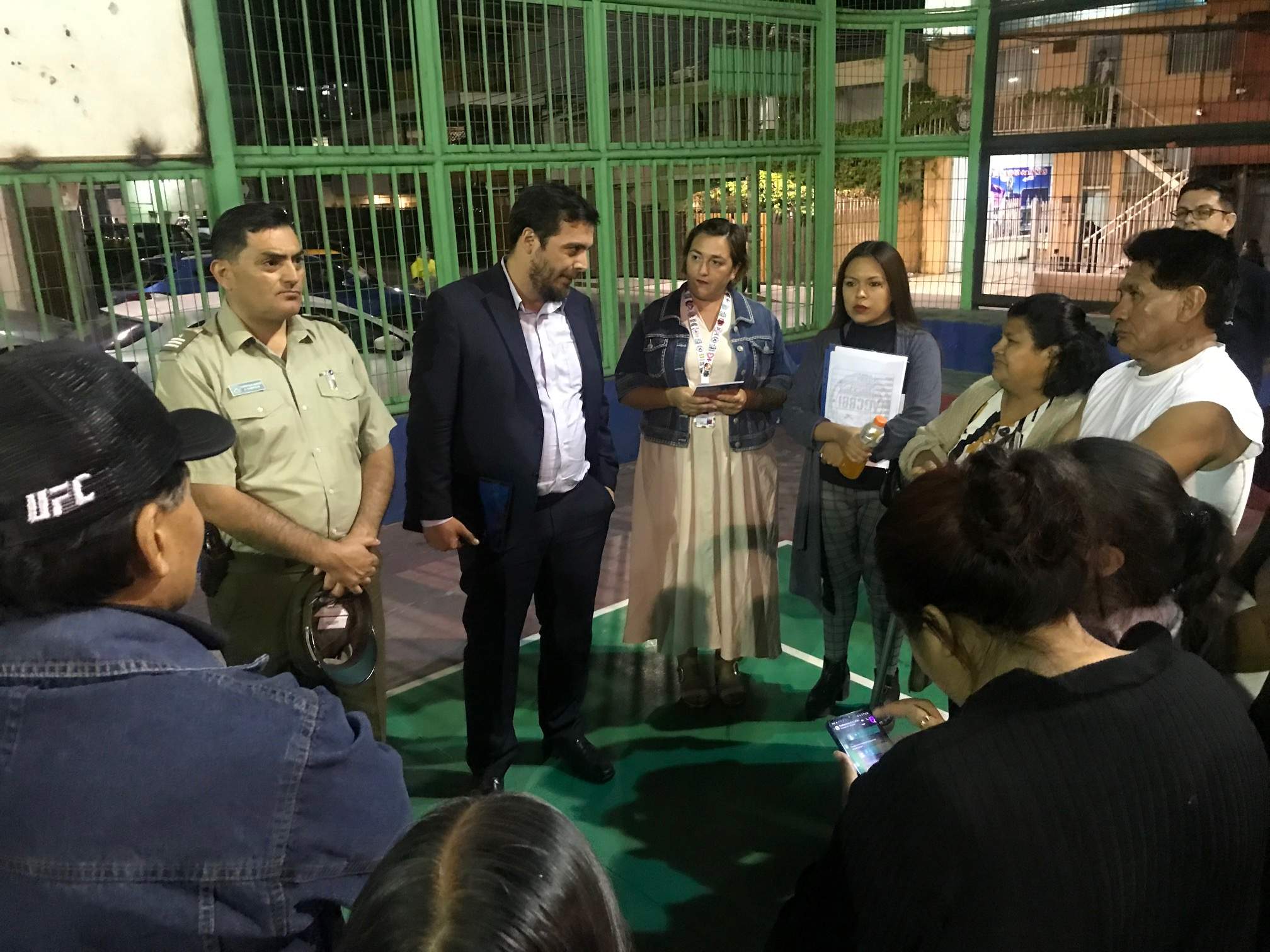 AUTORIDADES LOCALES DIALOGARON CON VECINOS Y VECINAS DE PLAZA ARICA ...